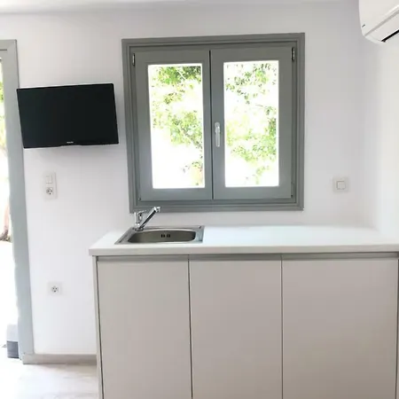 Apartment Odysseas & *